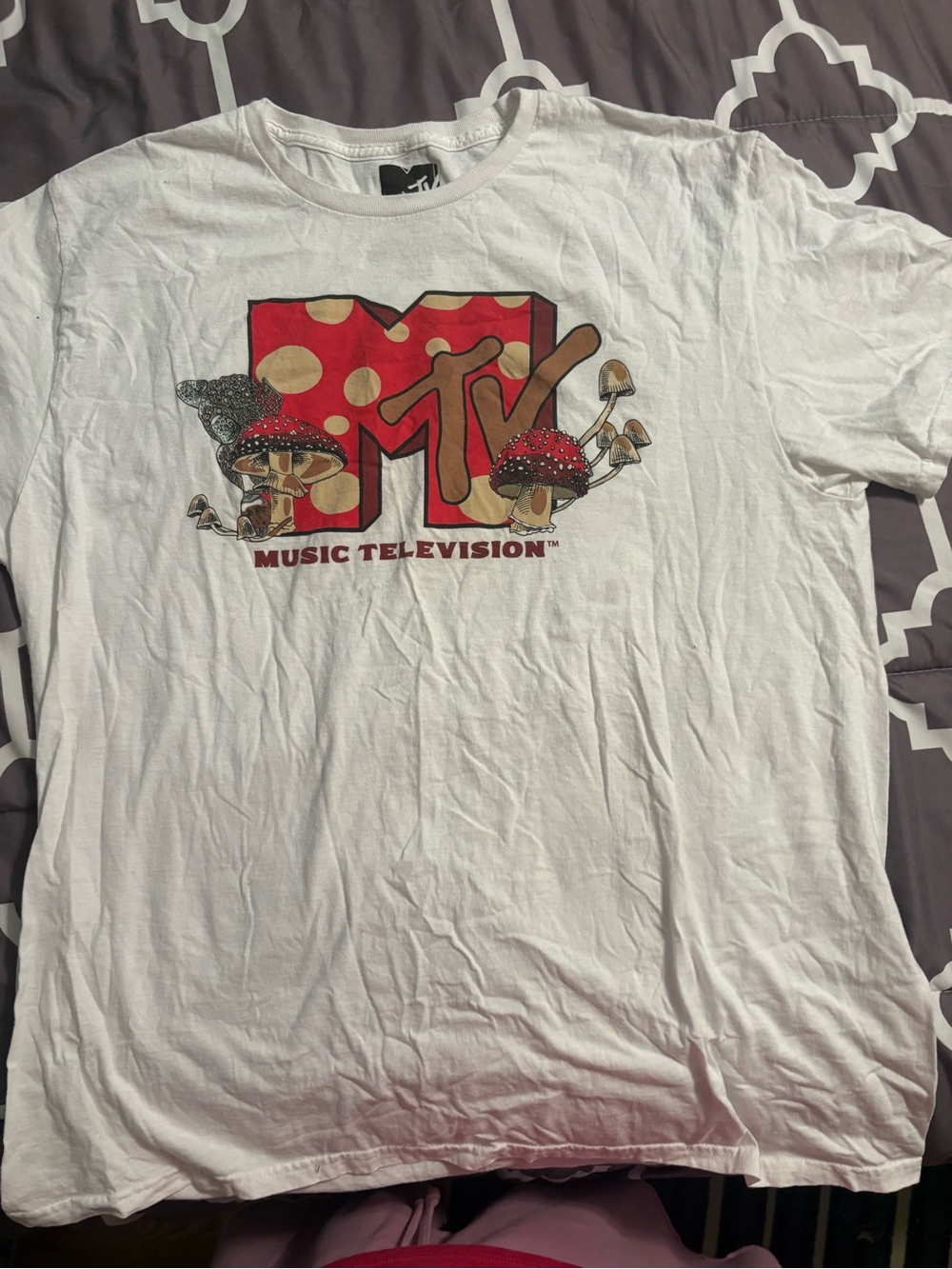 MTV classic music television tee shirt with mushrooms